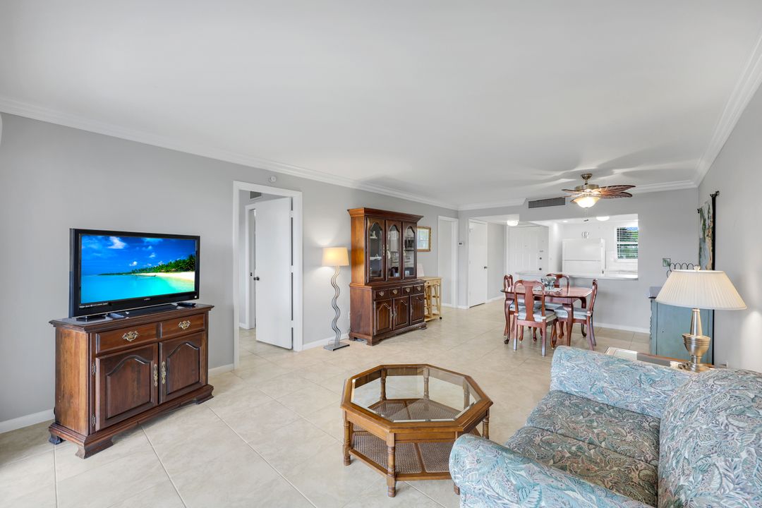 37 High Point Cir E #109, Naples, FL 34103