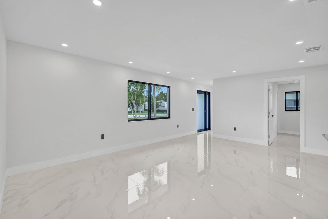 73 Cardinal Dr, North Fort Myers, FL 33917