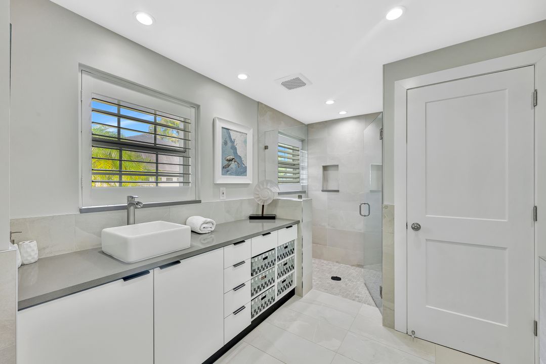 7060 Hendry Creek Dr, Fort Myers, FL 33908