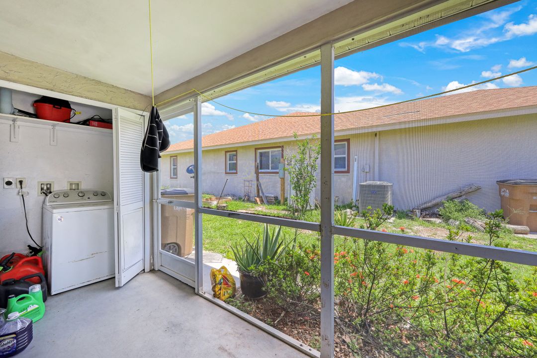 913 SE 13th St  #913/915, Cape Coral, FL 33990