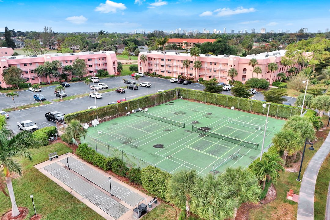 170 Turtle Lake Ct  #109, Naples, FL 34105