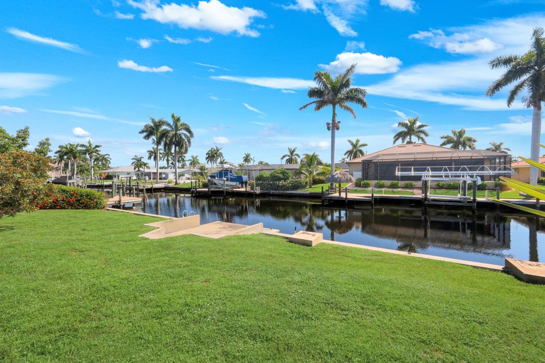 5231 Skylark Ct, Cape Coral, FL 33904