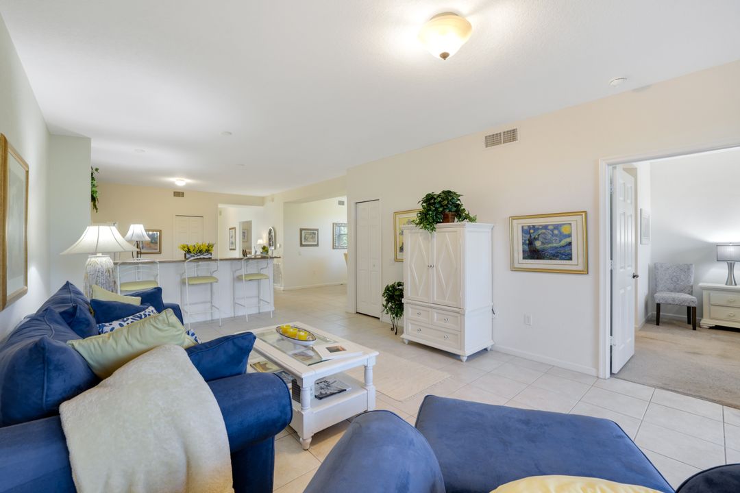 10049 Heather Ln #101, Naples, FL 34119