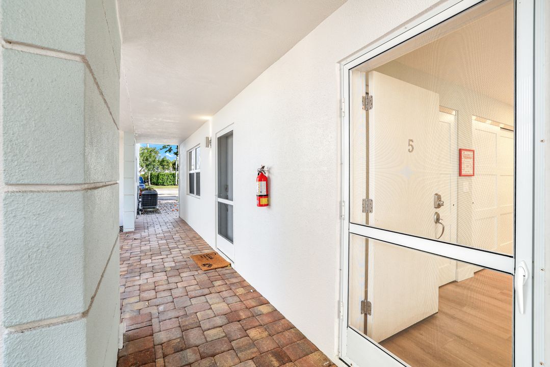 780 10th Ave S #5, Naples, FL 34102