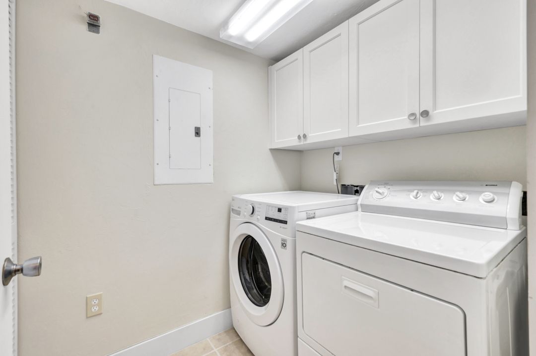 21 Bluebill Ave #1001, Naples, FL 34108