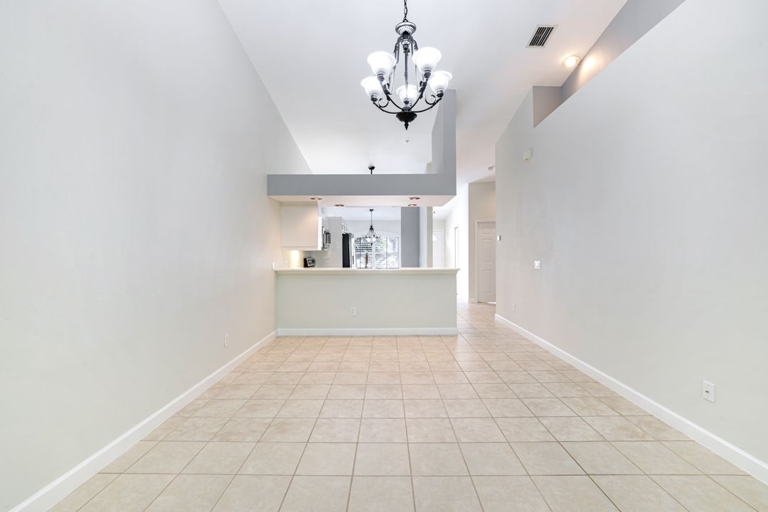 2055 Cascades Dr #4, Naples, FL 34112