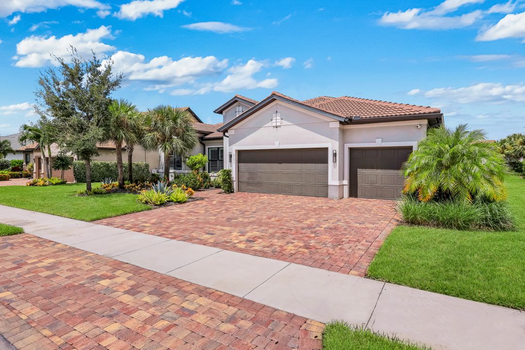 9151 Snowy Owl Wy, Naples, FL 34120