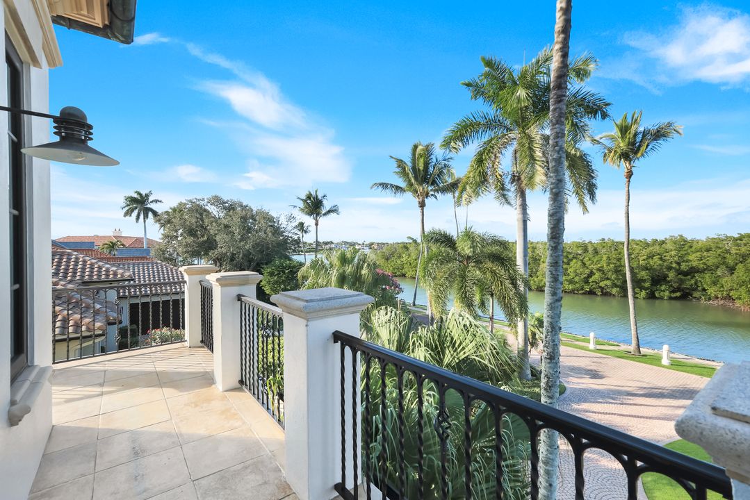 1450 Gulfstar Dr S, Naples, FL 34112