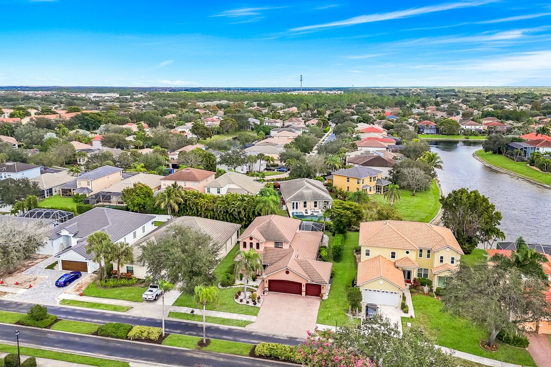 8493 Laurel Lakes Blvd, Naples, FL 34119