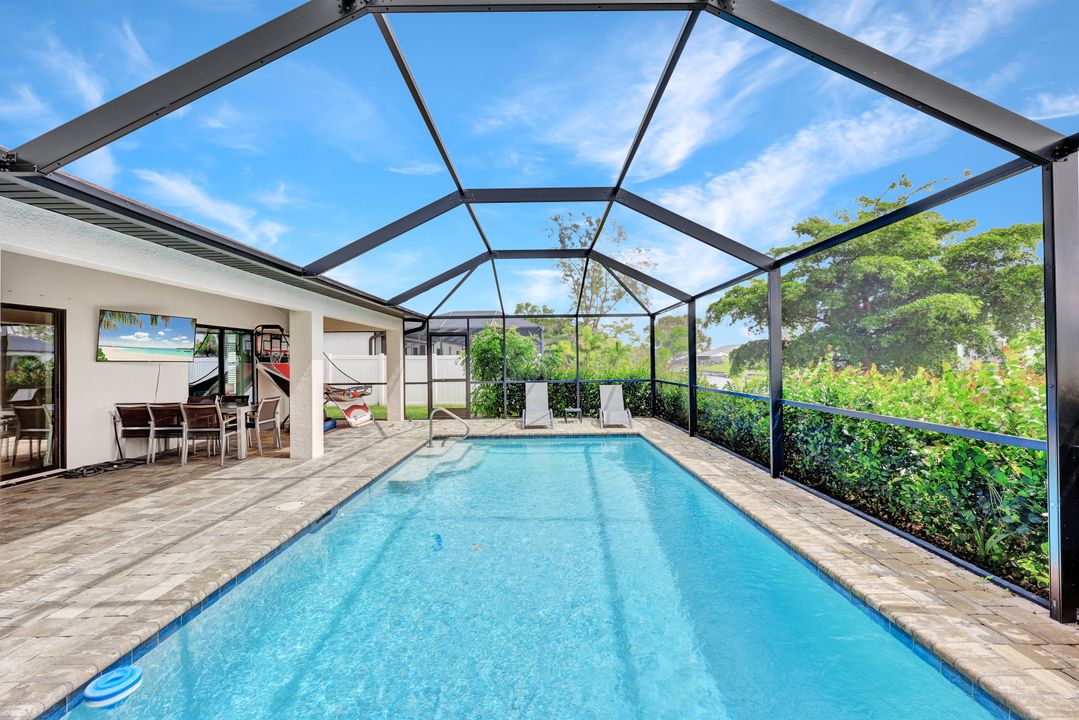 606 SE 4th St, Cape Coral, FL 33990