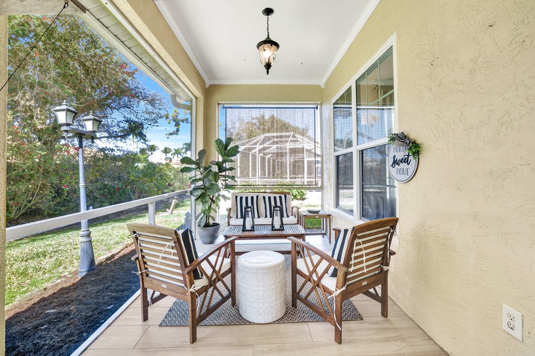 302 Stanhope Cir, Naples, FL 34104