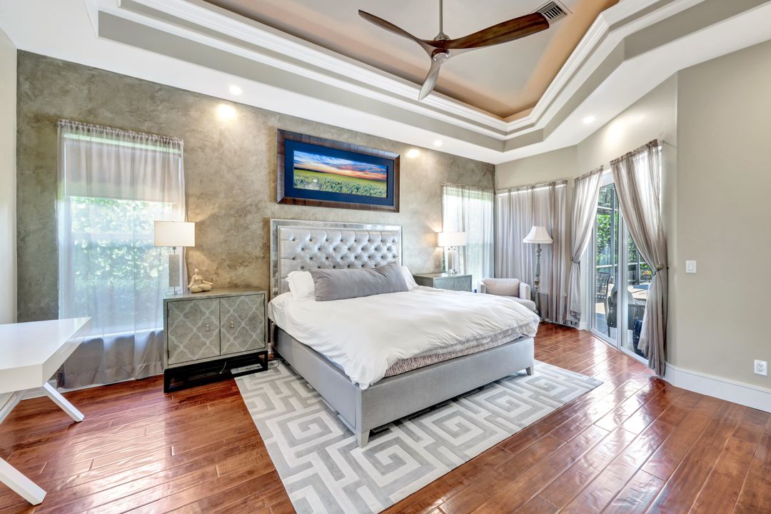 9833 Clear Lake Cir, Naples, FL 34109