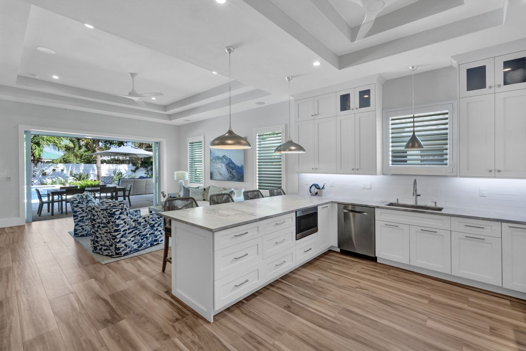 553 106th Ave N, Naples, FL 34108