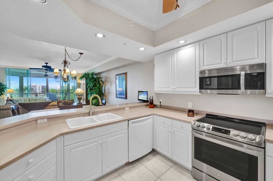 315 Dunes Blvd #404, Naples, FL 34110