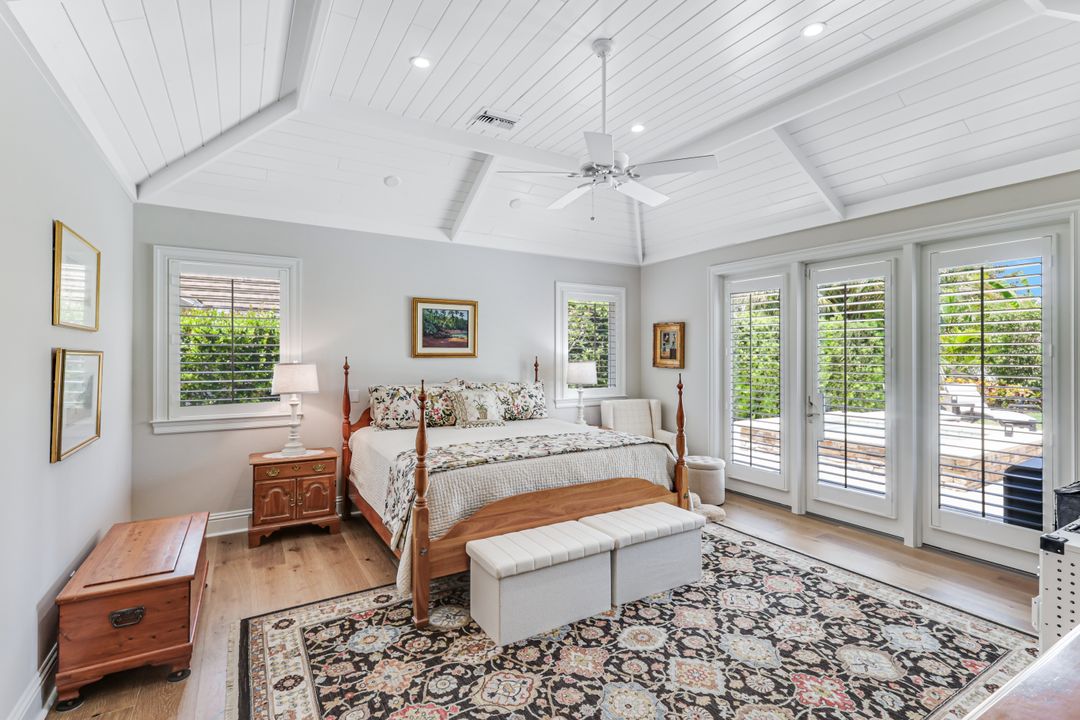 641 Pine Ct, Naples, FL 34102
