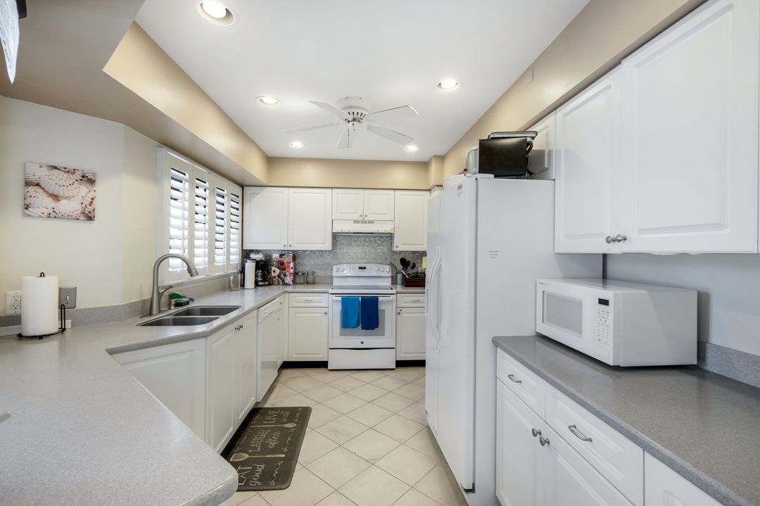 637 Beachwalk Cir #E-203, Naples, FL 34108