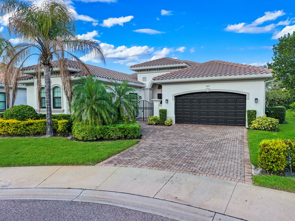 3927 Torrens Ct, Naples, FL 34119