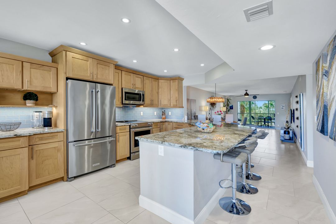 360 Horse Creek Dr #307, Naples, FL 34110