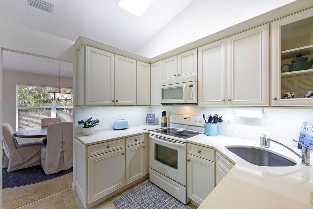 386 Emerald Bay Cir #G4, Naples, FL 34110