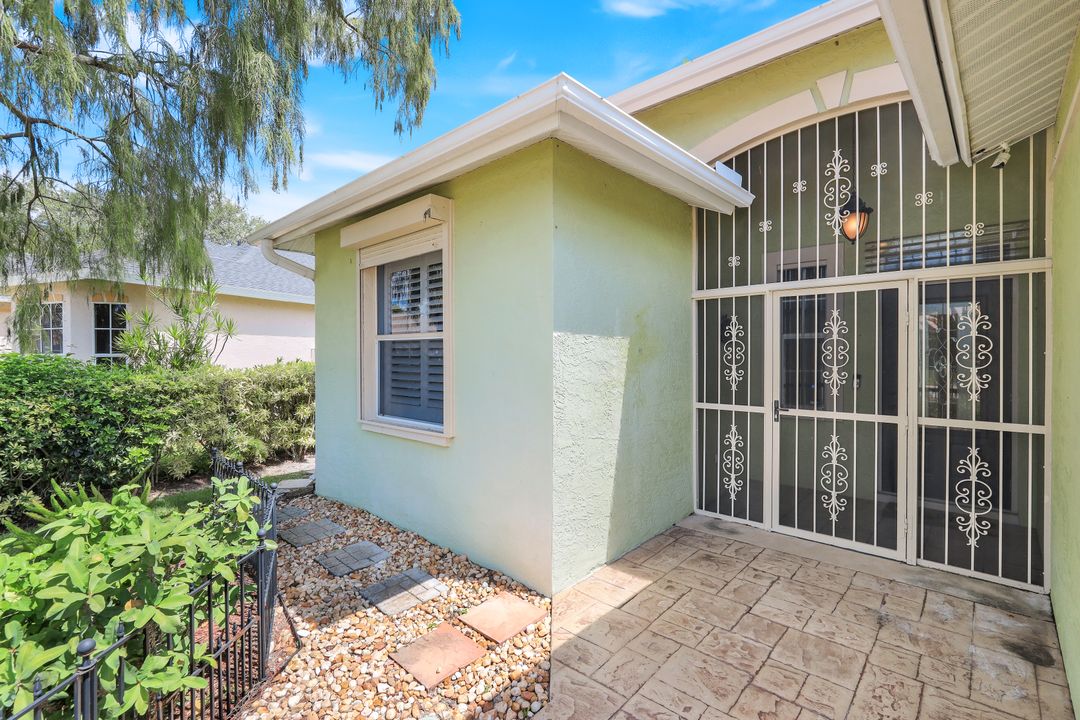 200 Stanhope Cir, Naples, FL 34104