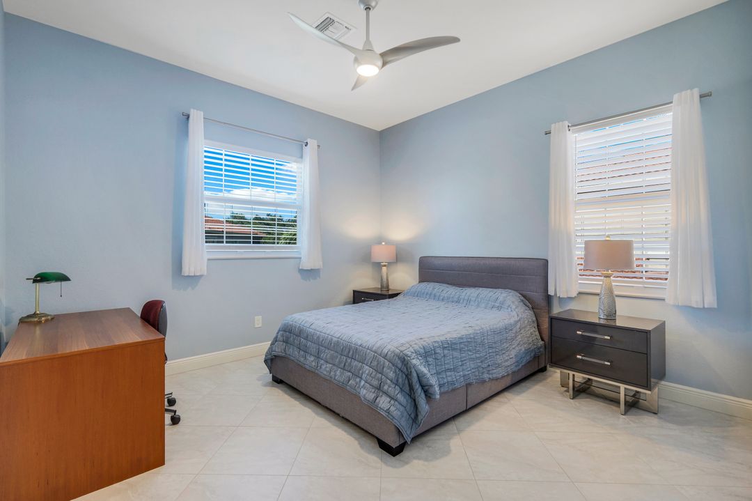 608 El Camino Real  #202, Naples, FL 34119