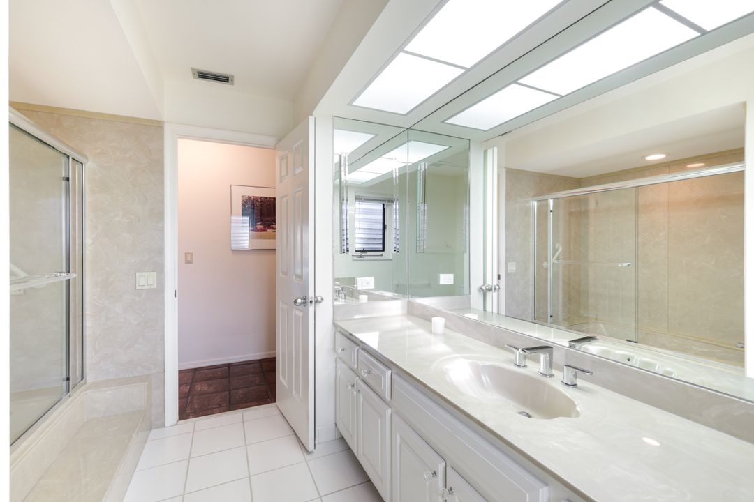 700 Bald Eagle Dr, Naples, FL 34105