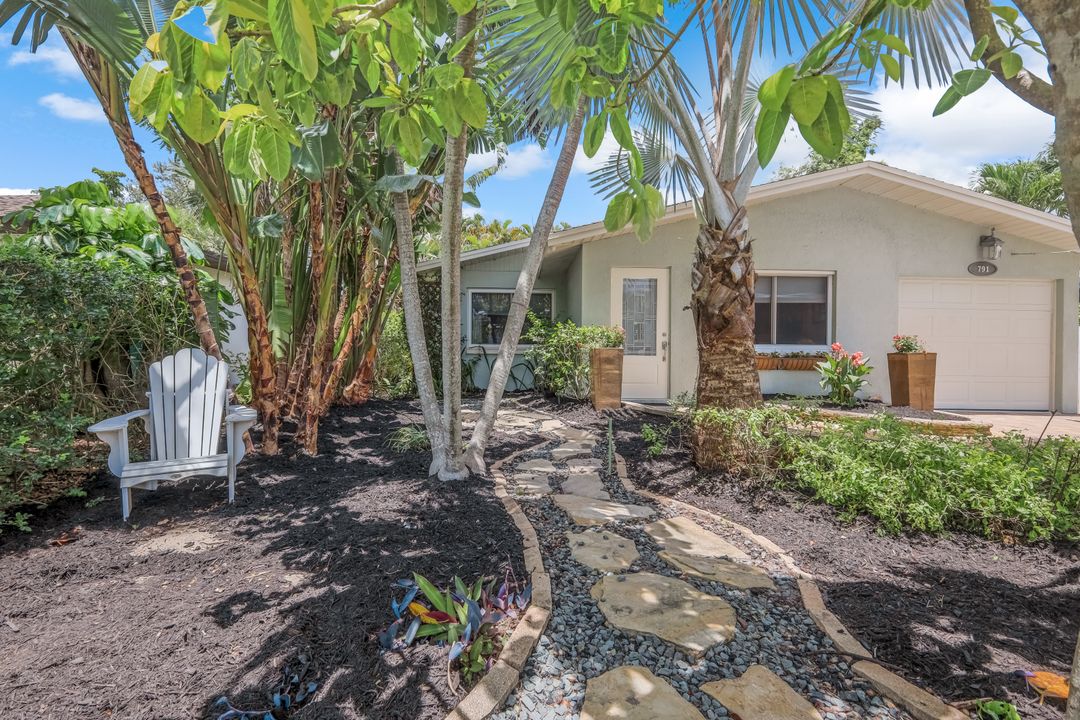 791 96th Ave N, Naples, FL 34108