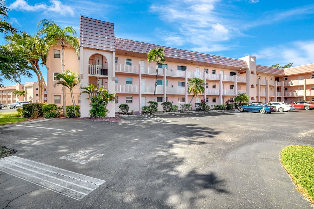 170 Turtle Lake Ct #304, Naples, FL 34105