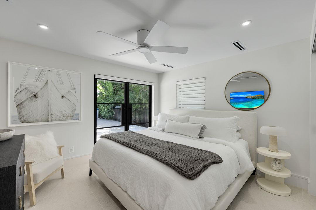 1095 Sandpiper St, Naples, FL 34102