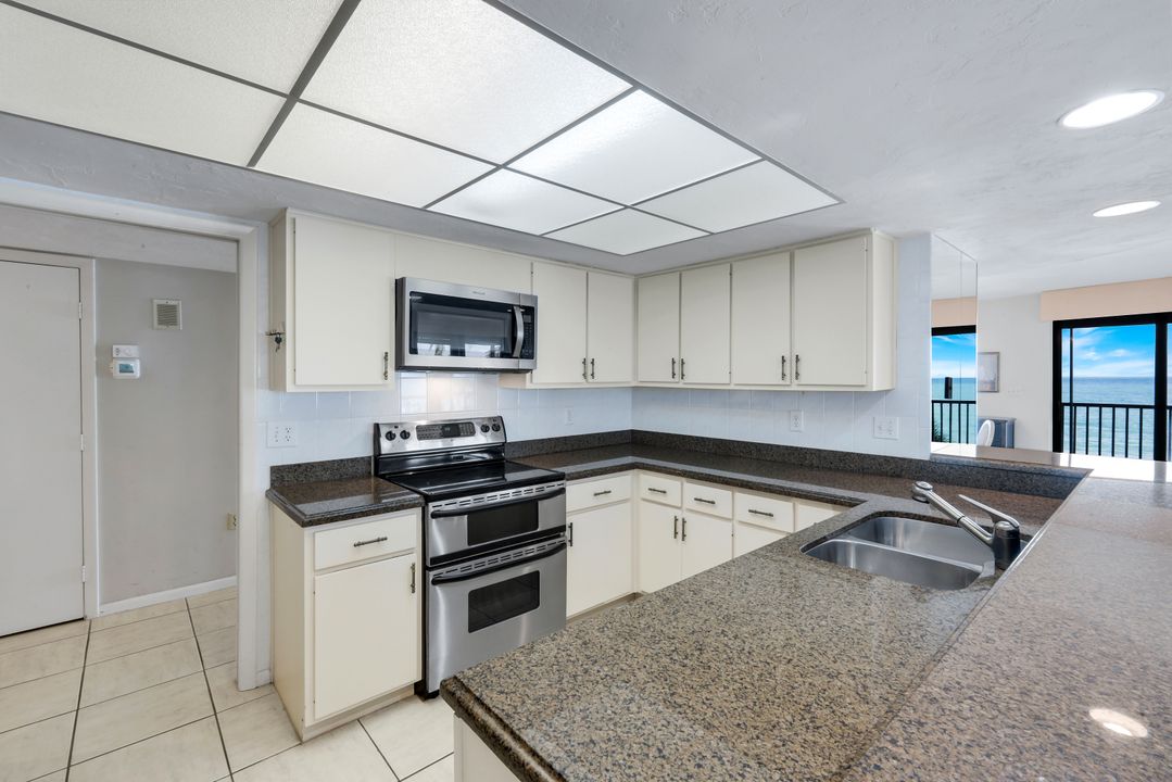 9653 Gulf Shore Dr #303, Naples, FL 34108