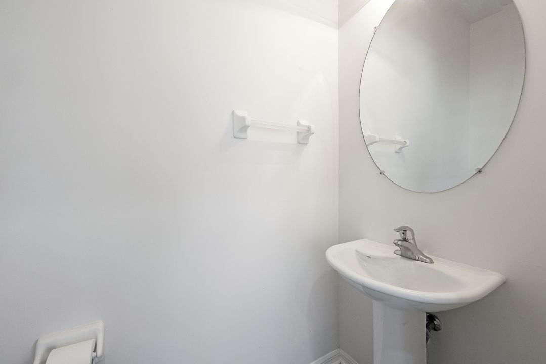 1152 Oxford Ln, Naples, FL 34105