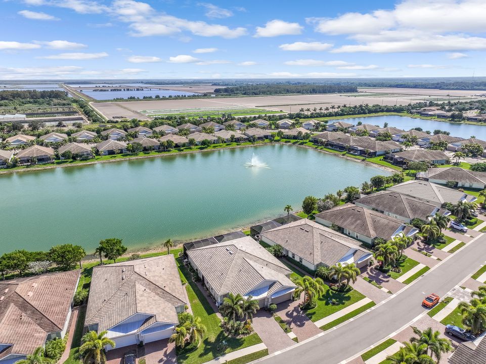 14908 Edgewater Cir, Naples, FL 34114