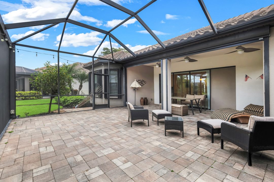 8527 Palacio Terrace N, Naples, FL 34114