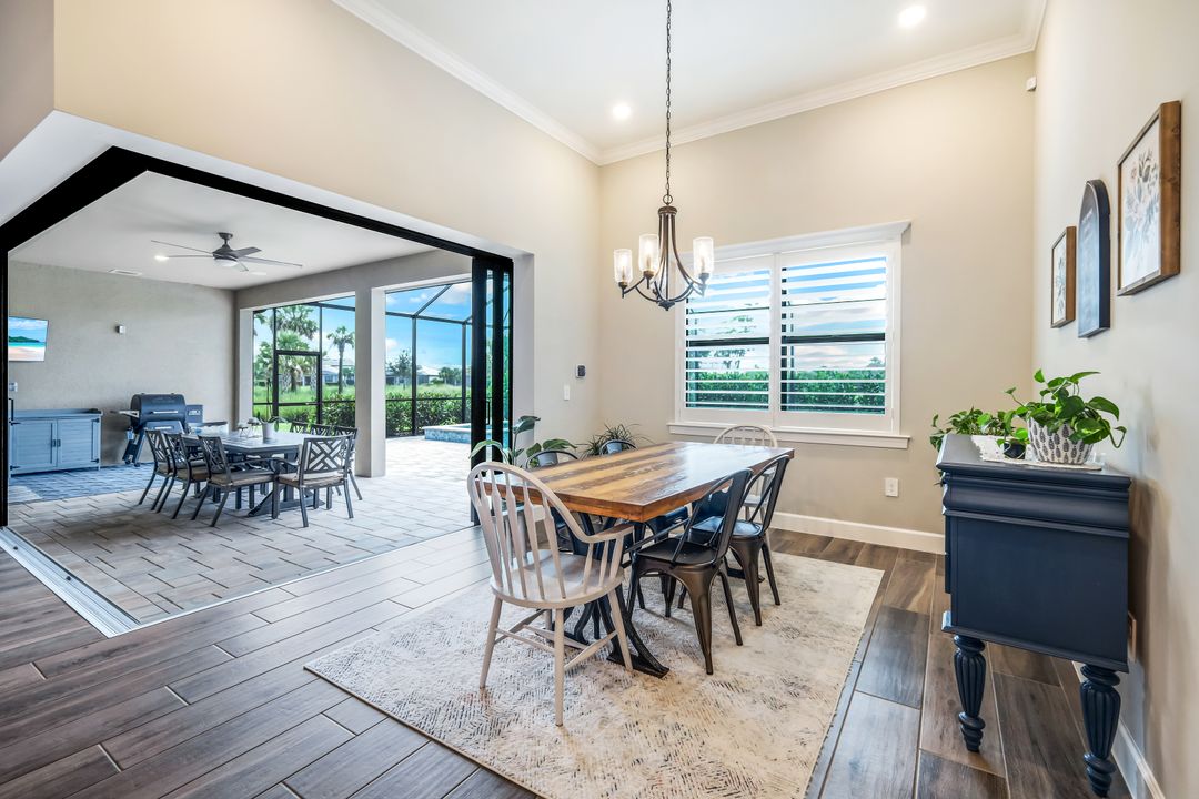 9554 Everglades Dr, Naples, FL 34120