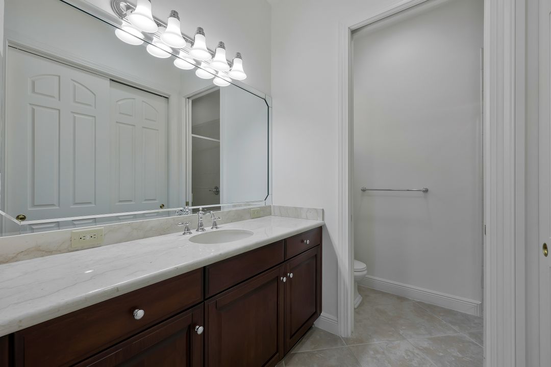 5616 Hammock Isles Dr, Naples, FL 34119