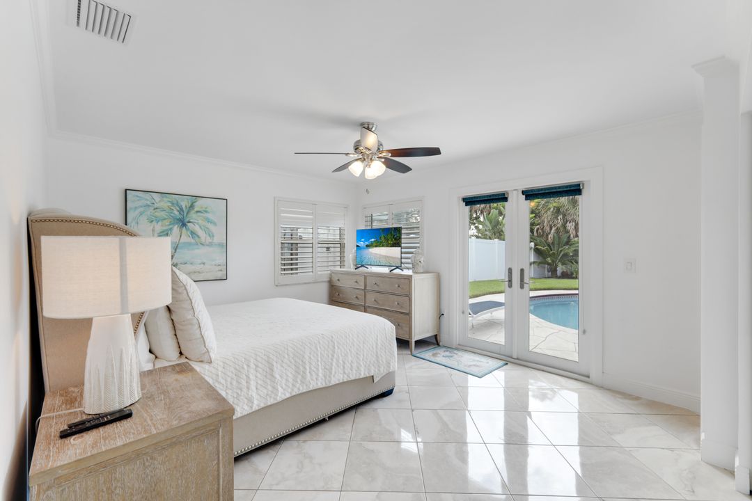 636 98th Ave N, Naples, FL 34108