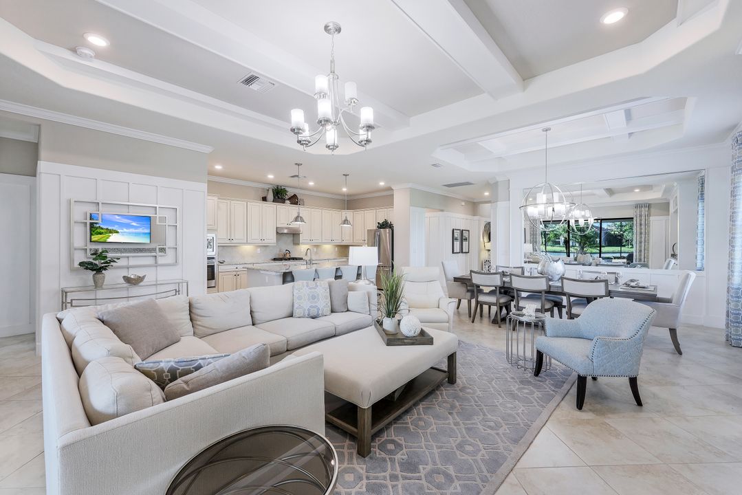 2939 Aviamar Cir, Naples, FL 34114