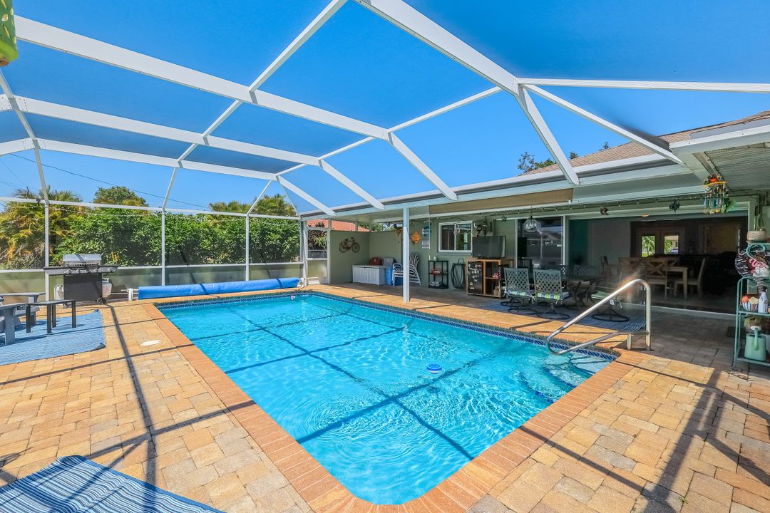 2004 SE 8th Ave, Cape Coral, FL 33990
