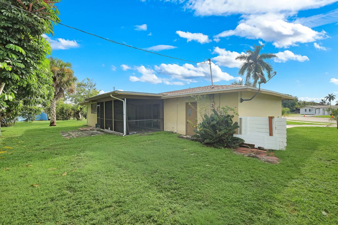 5248 Versaille Ct, Cape Coral, FL 33904