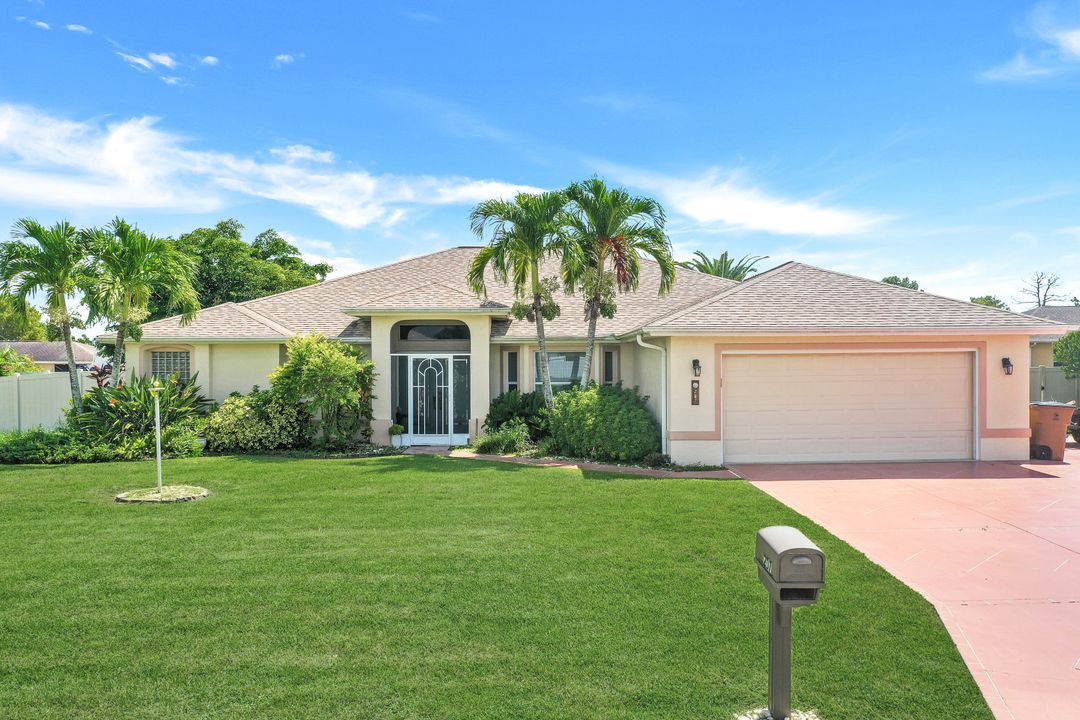 207 Plainfield St, Lehigh Acres, FL 33936