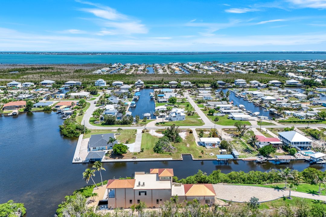 2755 Cussell Dr, Saint James City, FL 33956