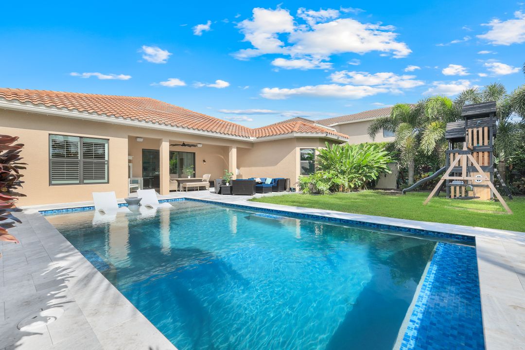 2704 Crystal Way, Naples, FL 34119