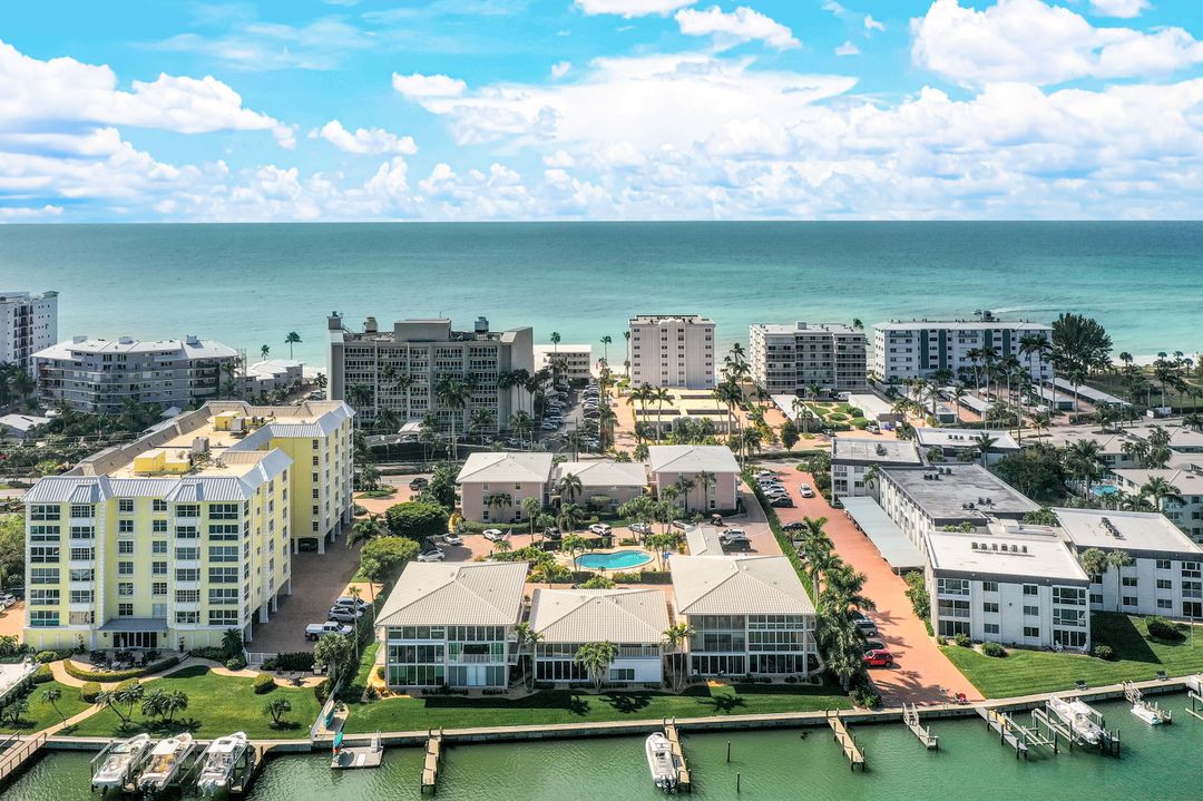 1910 Gulf Shore Blvd N #207, Naples, FL 34102