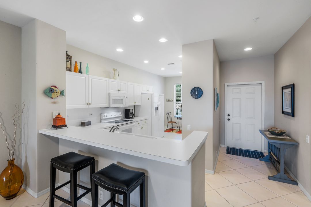 8247 Parkstone Pl #205, Naples, FL 34120