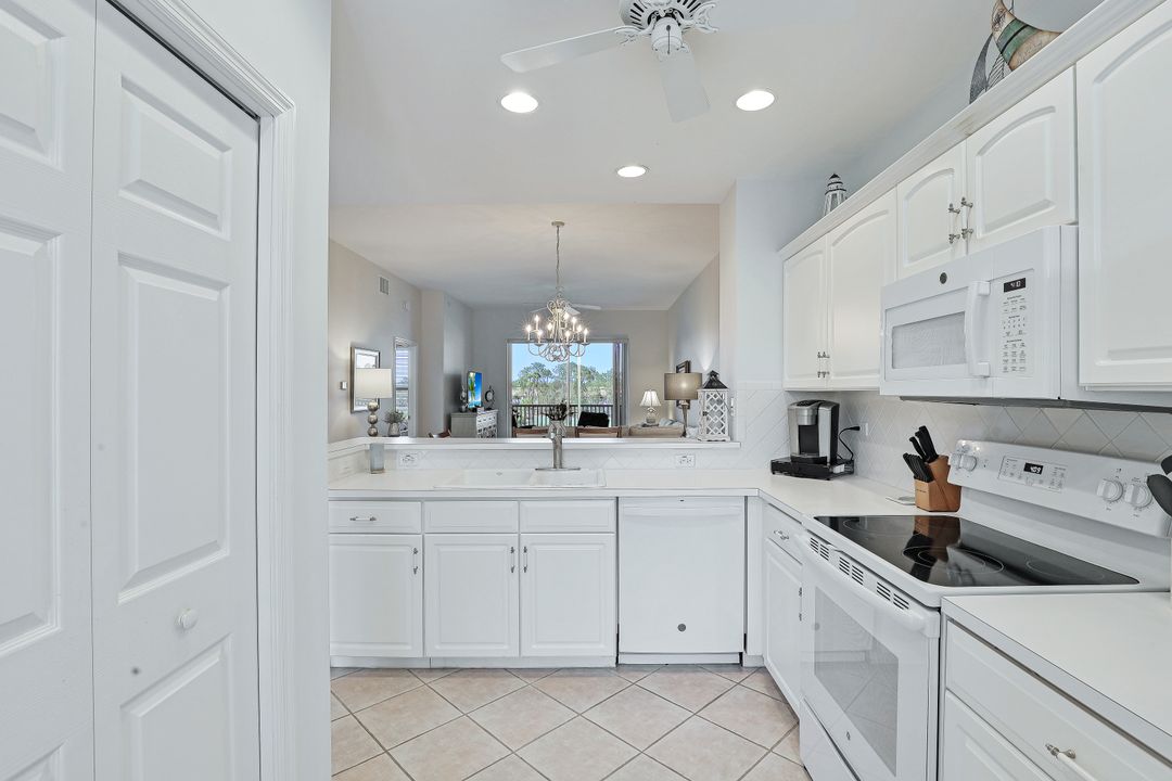 8223 Parkstone Pl #306, Naples, FL 34120