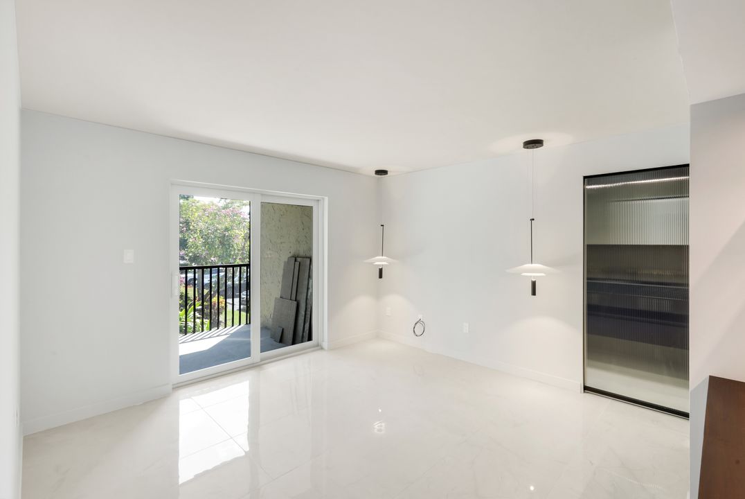 788 Park Shore Dr #E20, Naples, FL 34103