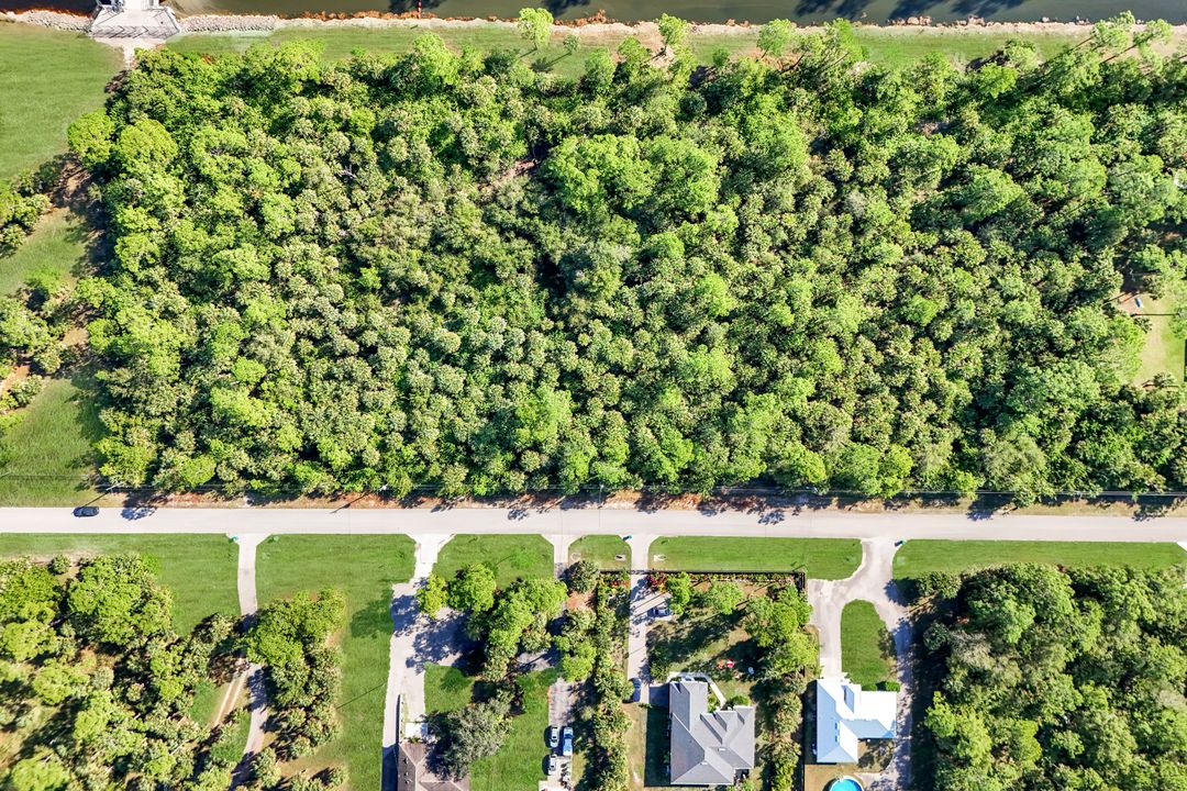 764 22nd St NE, Naples, FL 34120