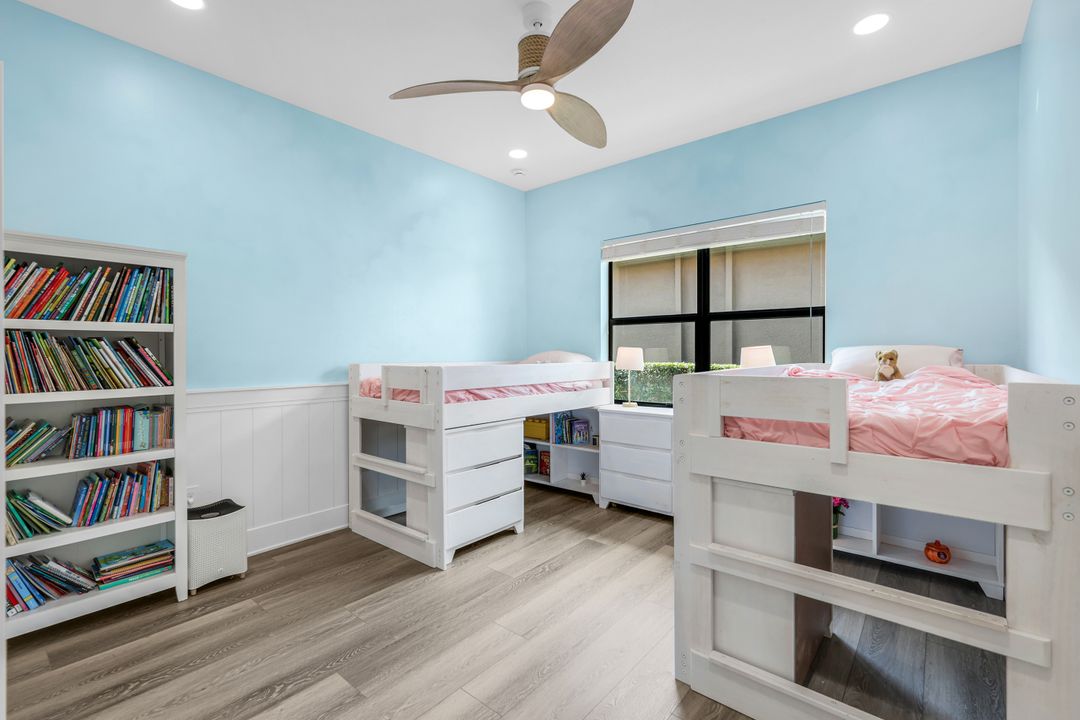 2704 Crystal Way, Naples, FL 34119