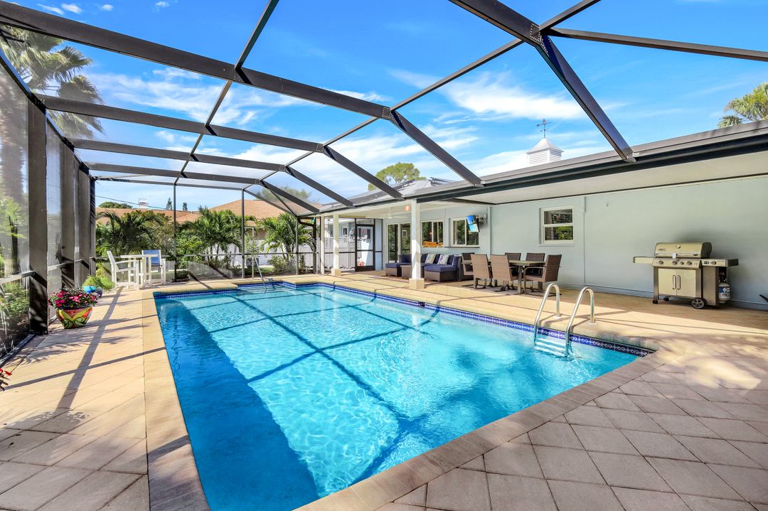 832 97th Ave N, Naples, FL 34108