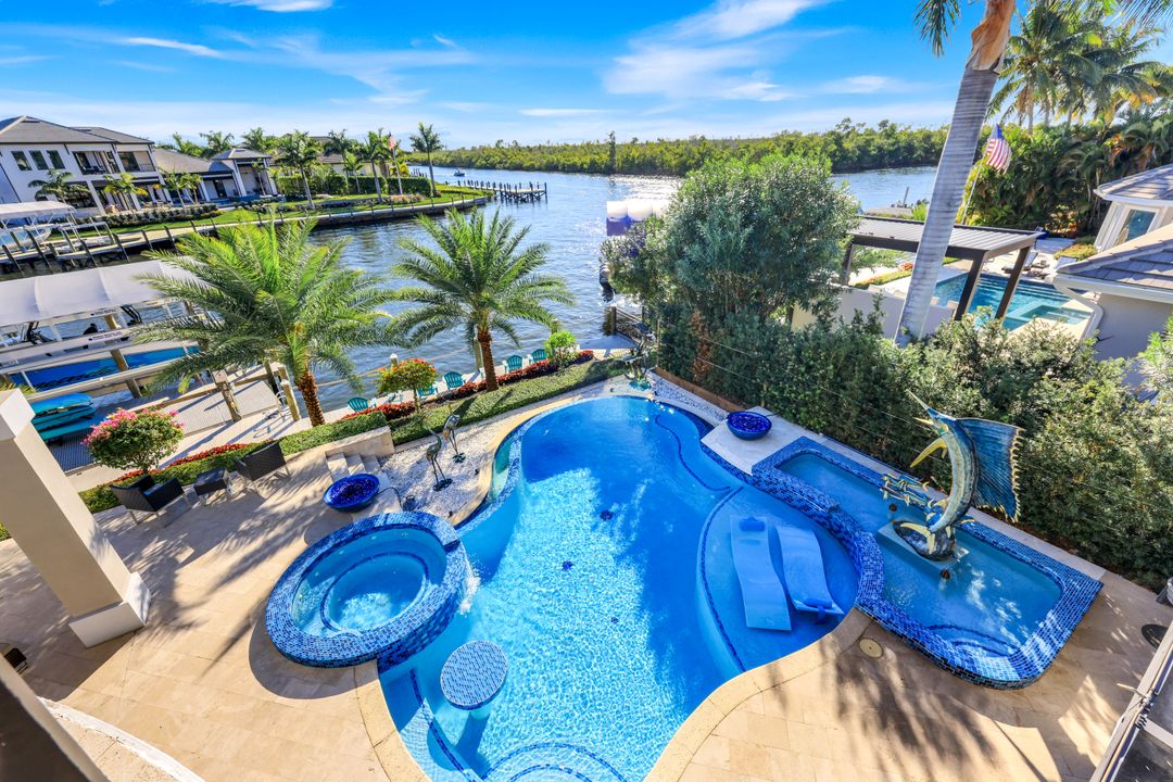 1518 Hermitage Ln, Cape Coral, FL 33914